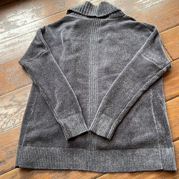 Plush WHBM Open Front Sweater - Size Medium - Picture 7 of 10